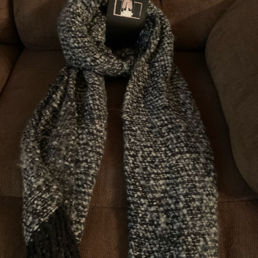 Scarf - Picture 2 of 3